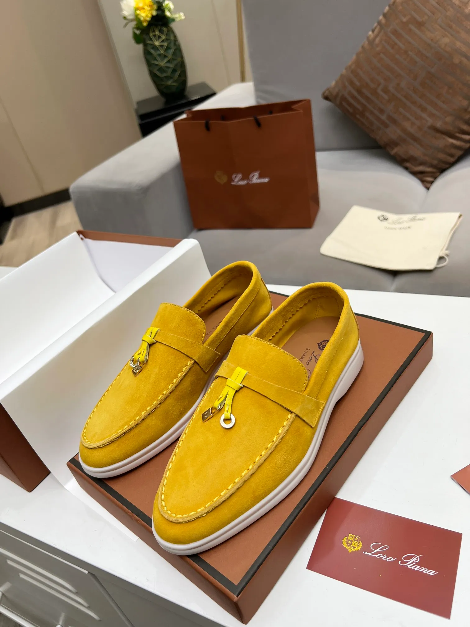 👟👟Ex-factory price 480👟👟 【Loro Piana】Italian top cashmere is fashionable and classic, and the leather is also practical and still of the highest quality on the Internet. Developed from the original board, the upper is made of Yangjing silk and is smooth. Leather lining, wear-resistant high-elastic beef tendon bottom. Size: 35-42, (men’s +10)